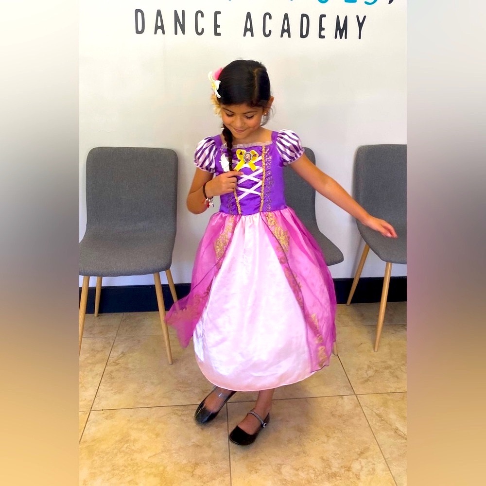 Rapunzel girls dress up (kids size 5)